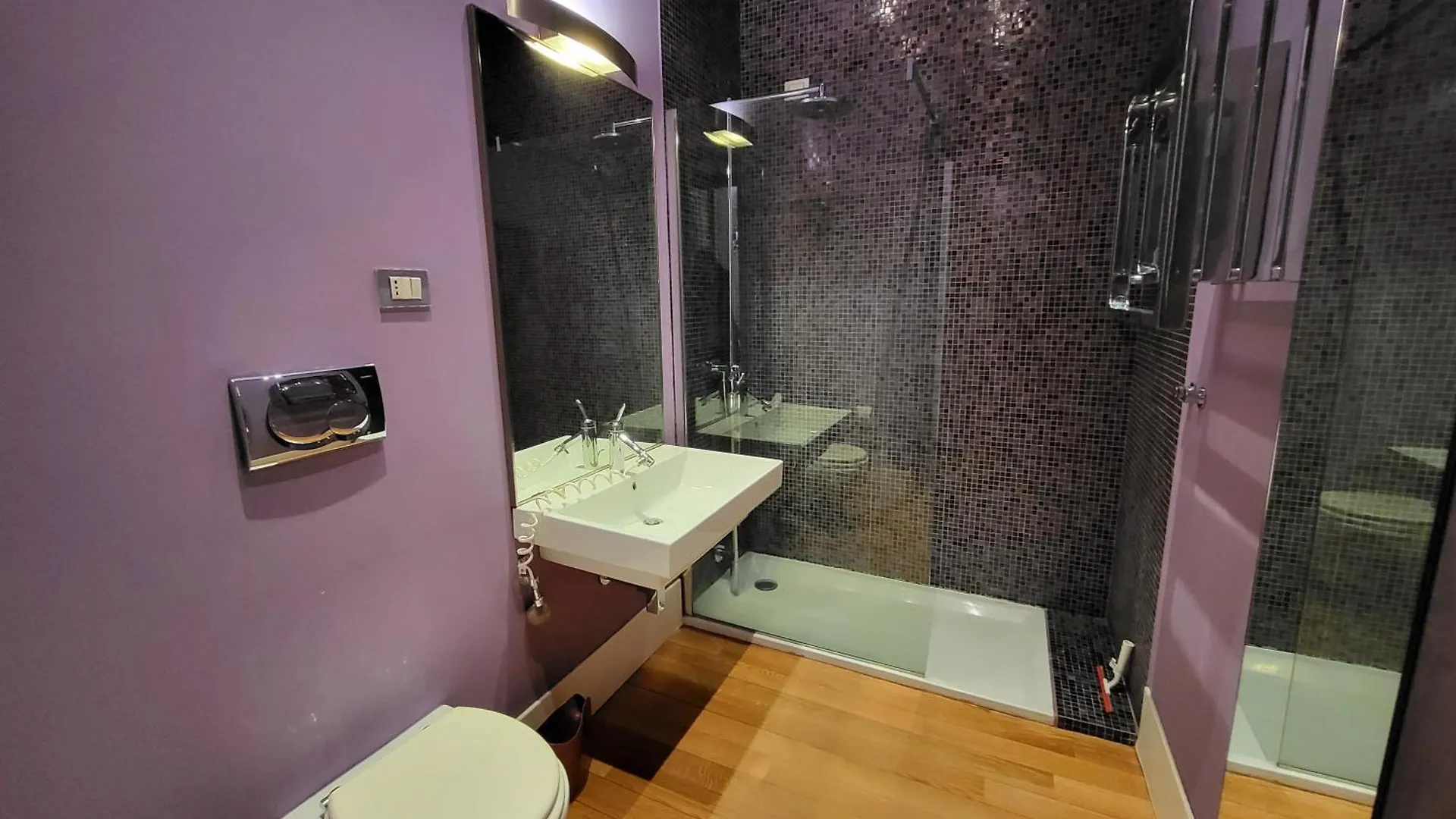Comfort Milano Navigli 0*,